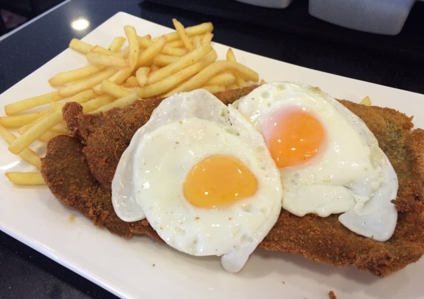 Milanesa de Carne con Huevos Fritos